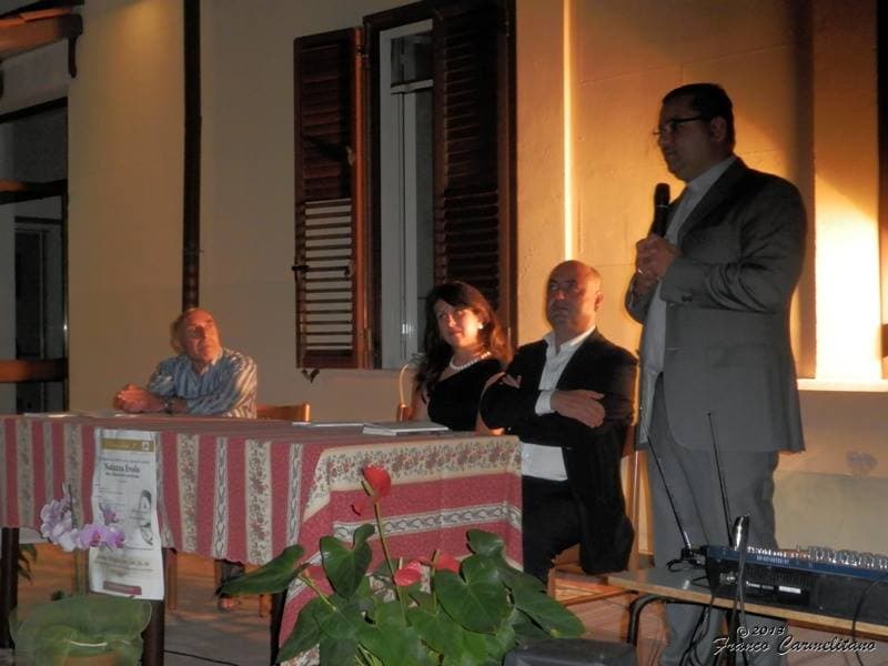 Le immagini della presentazione del libro di poesie di Giusy Staropoli dedicato a Natuzza.jpg